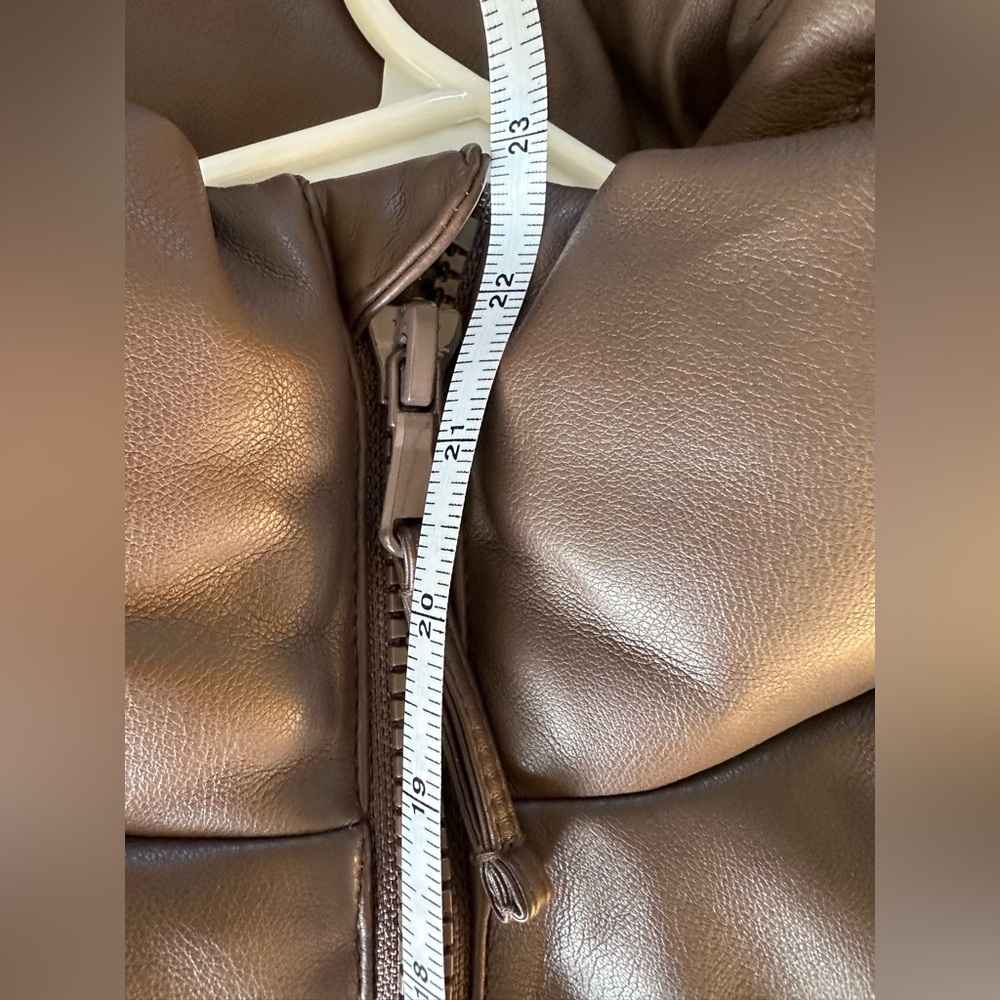 Old Navy Faux Leather Women's
Brown Puffer Jacket NWT SM CHOCOLATE SOFT cropped - Picture 7 of 15